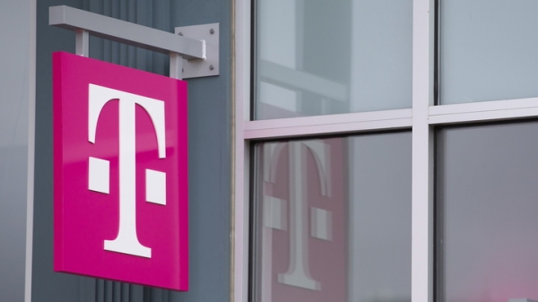 Американский оператор T-Mobile уволит всех непривитых сотрудников